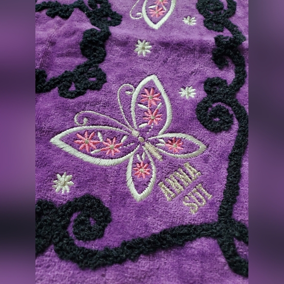 New✨ Anna Sui Butterfly Embroidery Washcloth - Picture 2 of 3